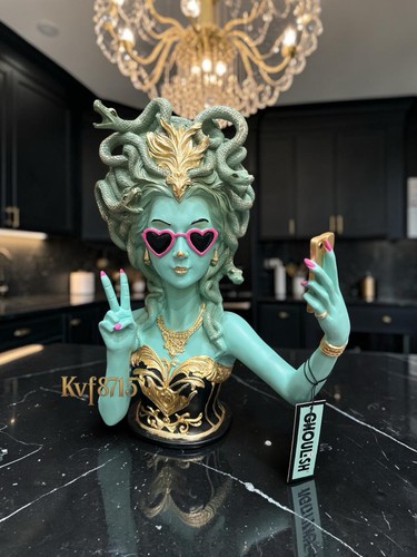 Ghoulish medusa statue - 12”,