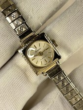 ACCURIST 9ct Gold Vintage 1960’s Ladies Square Watch