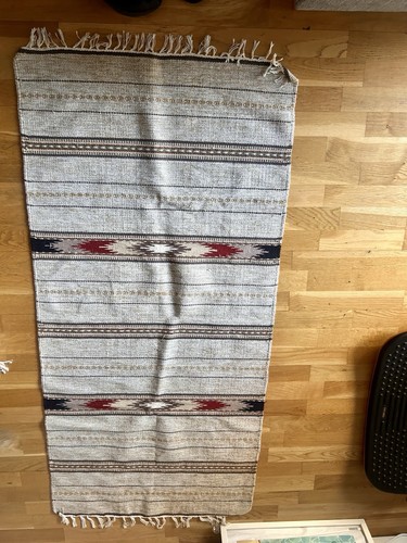 100 wool rugs - x,