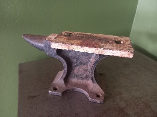 Vintage cast iron - cast, anvil