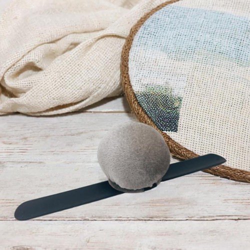 Wrist pin cushion pins - wrist, holder