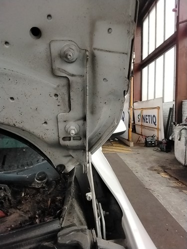 Bonnet hinge vauxhall - lh, astra