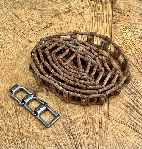 Square link chain barn - link,