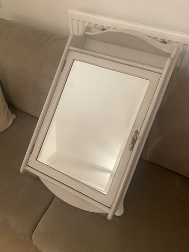 Small cupboard wall - -,