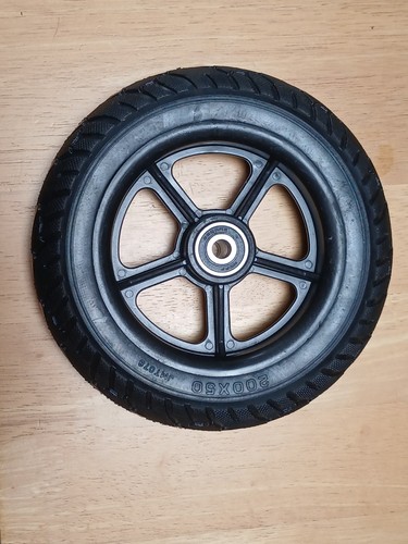 Solid tyre and - x,