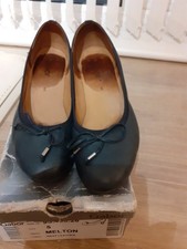 Gabor ladies shoes  navy size