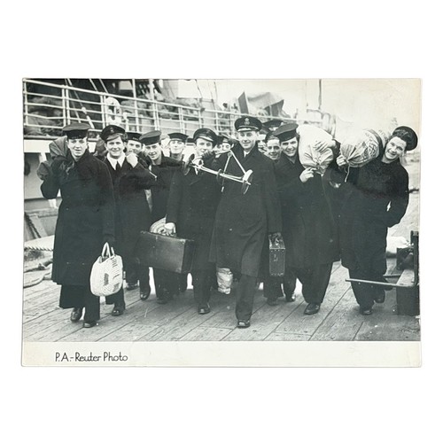 1946 hms illustrious sailors - 1946,