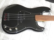 Fender Fretless Precision