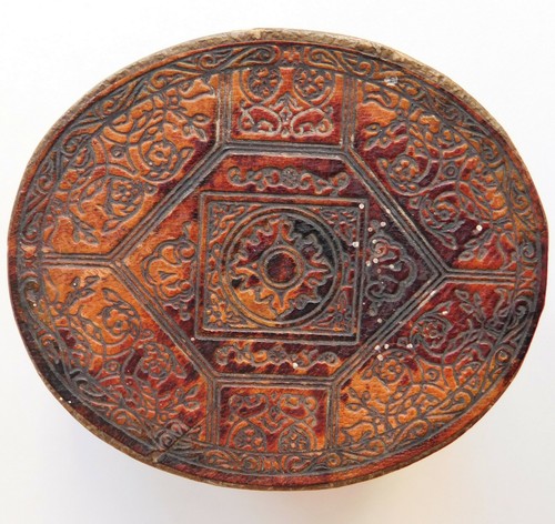 Vintage oval box for studs