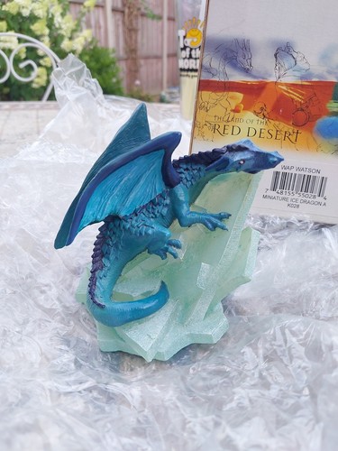 Land the dragons figurine - land,