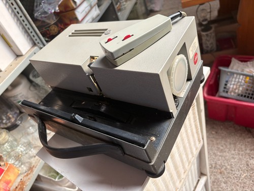 Pradovit color slide projector - color,