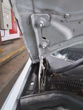 BONNET HINGE RH VAUXHALL CORSA