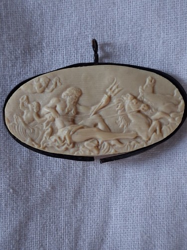 Antique carved cameo pendant - antique,
