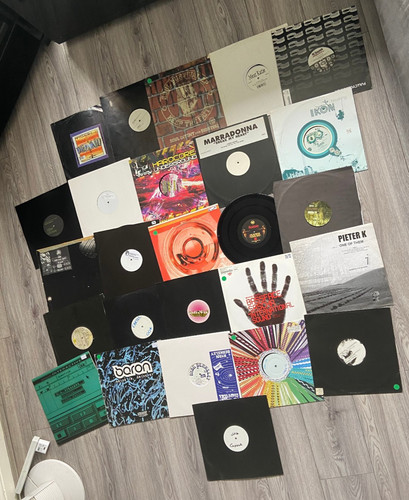 Vinyl records job - 26, lot