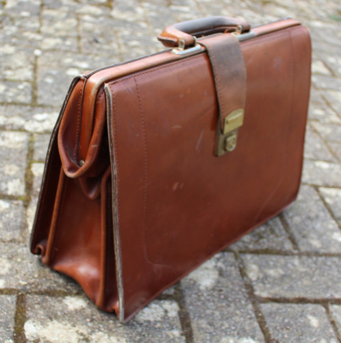 Vintage brown leather doctor - ,