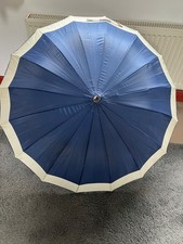 BEAUTIFUL LARGE QUALITY "BREAKER" UMBRELLA  BLUE  WHITE AUTO PUSH BUTTON OPENING