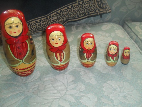 Vintage russian nesting dolls - ,