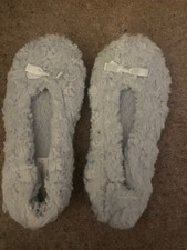 love to lounge grey fluffy slippers size 5-6 slip on lightweight