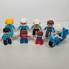 LEGO DUPLO 8 MINI FIGURES