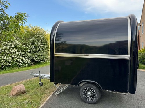 Black retro style food trailer - black,