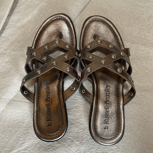 Russell and bromley flat - russell,