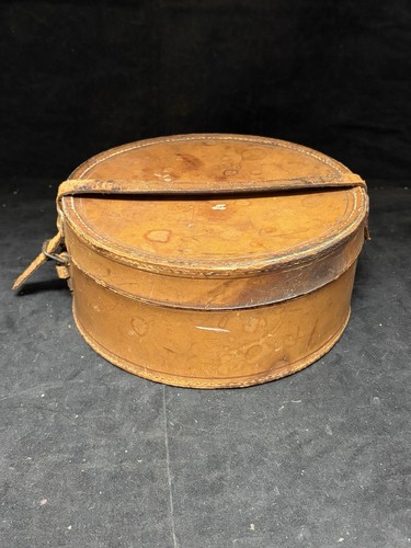 Antique leather collar box - collar,