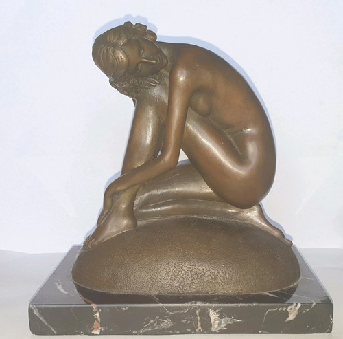 Art deco style bronze - ,