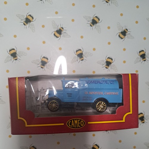 Corgi morris truck - morris,