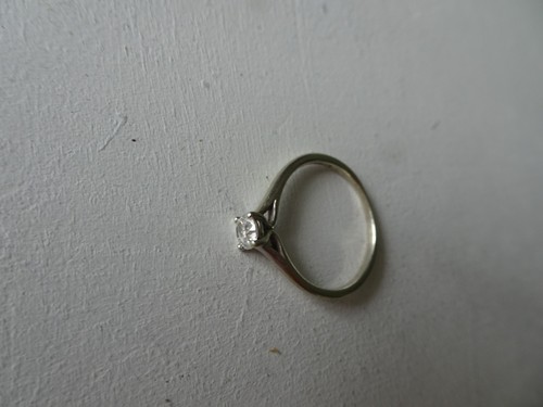 9ct white gold - , brilliant