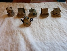 Vintage Set of 5 Tetley Tea  Miniature Houses and teapot  1995/1996 Collectables