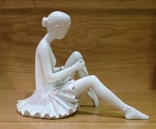 Exquisite Seated BALLERINA Figurine 12cm high