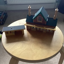 HORNBY R 502  BOOKING HALL for Model Railway and waiting shelter R500 00 Gauge 