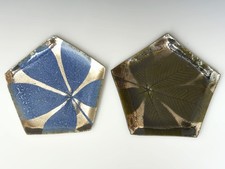 Set of 2 Ceramic Serving Plates  Leaf Pattern  Japan Blue Green Hexagon  w/BOX