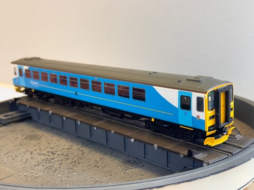 Hornby r2932 class 153 single - hornby,