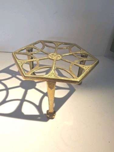 Brass hexagonal trivet plant - trivet/,