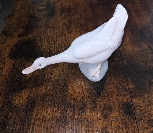 Lladro nao suspicious - lladro,