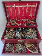 Large vintage jewellery box and jewellery job lot. Brooch, necklace, ring etc