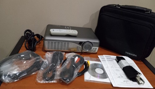 Toshiba tlp s30 lcd - tlp-s30, projector