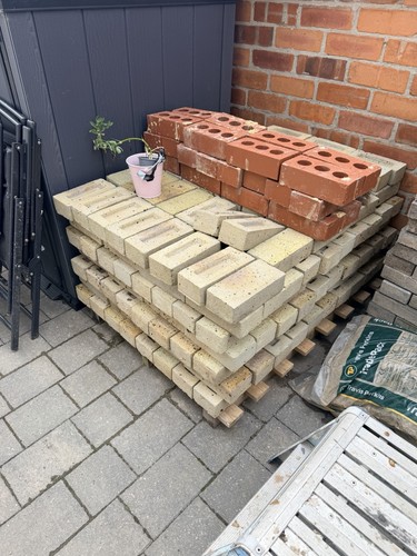 Reclaimed london yellow bricks - yellow,