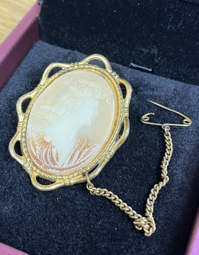 Vintage gold tone mounted pink - tone,
