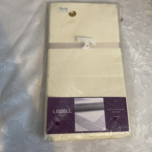 Vintage large damask satin - 4x,