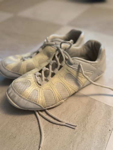 Cheer shoes size 7 - gk,