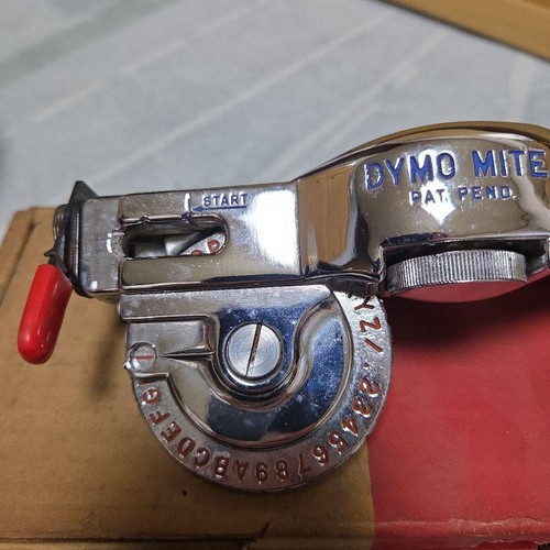Dymo manual label maker - dymo,