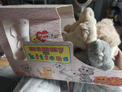 Pound puppies mummy and - puppies,