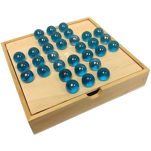 Lesser pavey retro - retro, solitaire