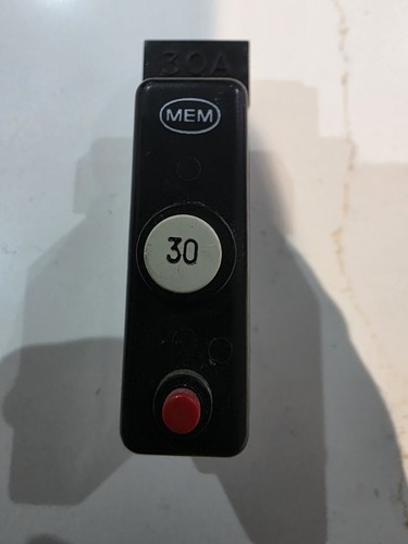 Mem 30a push button fuse - 30a, 'push