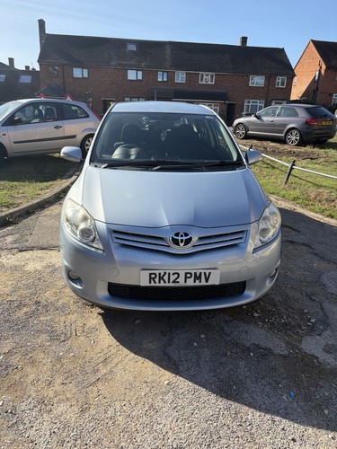 Toyota auris petrol - 1.6,