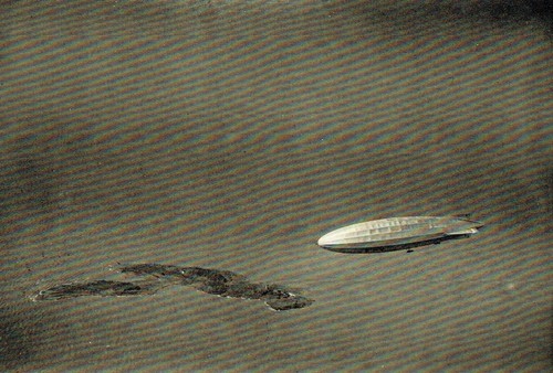 R100 airship flying - airship, the