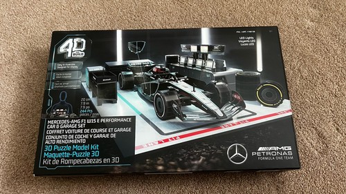 Amg petronas formuła one team - one,