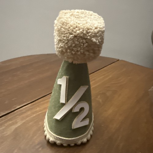Half birthday hat 1 - 1/2,